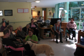 Obisk terapevtskih psov iz zavoda PET
