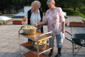 21.06.2012-priprava-na-peko-krompirja